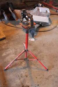 lot 868 image: Extendable Tripod Stand