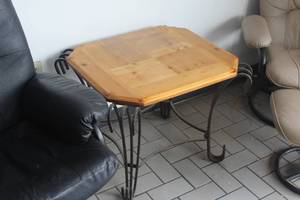 lot 902 image: Lot of (2) End Tables