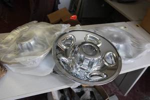 lot 923 image: 1999-2006 Chevrolet Silverado 2500 Wheel Skins (Builders Grade)