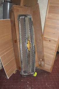 lot 930 image: GM Grille (Builders Grade)