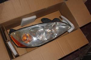 lot 938 image: GM Headlight Assembly (Builders Grade)