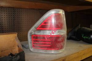 lot 947 image: Ford F-150 Taillight (Builders Grade)