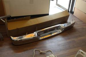 lot 999 image: 1996 Chevrolet Savana Chrome Bumper