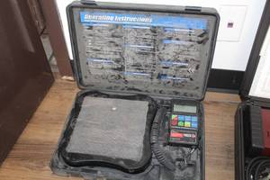 lot 887 image: Matco Tools AC98210-A Electronic Refrigerant Scale with Case