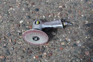 lot 1007 image: Central Pneumatic 5 90 PSI Air High Speed Sander
