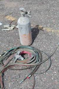 lot 1038 image: Nitrogen Tank with Regulator and Extra Hoses
