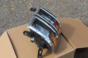 lot 1048 image: Chevrolet Headlamp