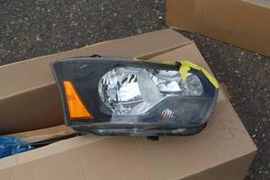 lot 1051 image: 2017 Ford Transit 250 Passenger Headlamp