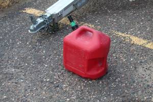 lot 1066 image: 5-Gallon Plastic Gas Can