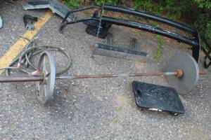 lot 1069 image: Weightlifting Bar w (2) 45# Weights