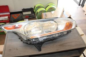 lot 993 image: Ford Headlight