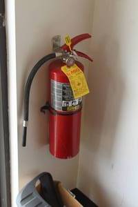 lot 998 image: Fire Extinguisher