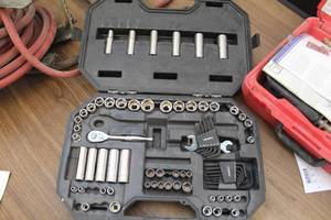 lot 981 image: Husky Mechanics Tool Set 94-piece