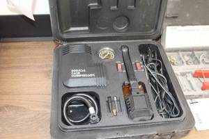 lot 983 image: Wood Hope 200 PSI Case Compressor
