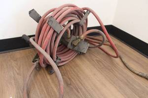 lot 980 image: Air Hose Reel w Air Hose