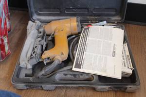 lot 978 image: Stanley-Bostitch CR1000E Electric Stapler with Case