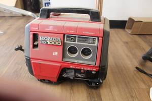 lot 966 image: Honda EX-1000 Gas Generator