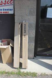 lot 1077 image: Lot of (2 Boxes) 48 Fluorescent Bulbs