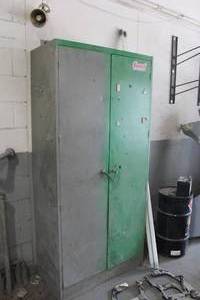 lot 1098 image: Storage Cabinet