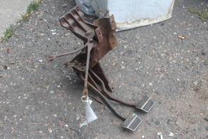 lot 1103 image: 1968-1972 Chevrolet Corvette BrakeClutch Pedal Assembly
