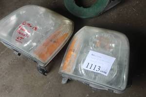 lot 1113 image: 2007-2013 GMC Yukon Headlligh Housing