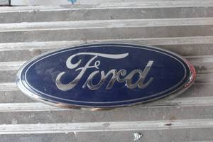 lot 1116 image: Ford F-150 Emblem (Builders Grade)