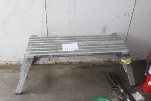 lot 1117 image: Aluminum Folding Step Ladder 24x50