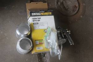 lot 1121 image: Central Pneumatic Chrome Syphon Feed Spray Gun (New)
