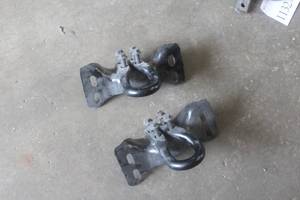 lot 1131 image: Ford F-350 Tow Hooks