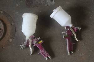 lot 1123 image: Lot of (2) Central Pneumatic Paint Spray Guns