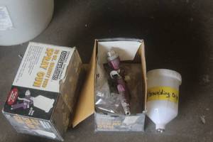 lot 1124 image: Central Pneumatic Gravity Feed Paint Spray Gun