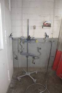 lot 1163 image: Multi-Function Paint Drying Station with Knobs and Clamps
