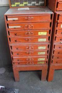 lot 1172 image: Storage Bin - Kent Automotive Parts