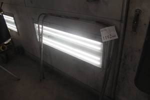 lot 1192 image: Foldable Paint Drying Stand