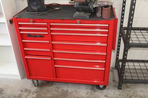 lot 302 image: Snap-on Rolling Tool Box 13-drawer
