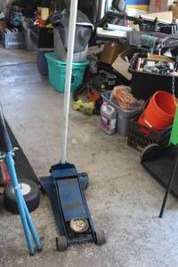 lot 312 image: Hydraulic Floor Jack