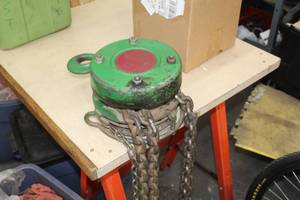 lot 310 image: 1-12 Ton Chain Hoist