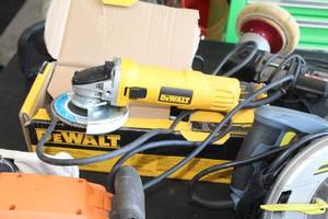 lot 319 image: DeWalt DWE4011 4-12 Angle Grinder