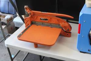 lot 324 image: Hermes Plastic Shear
