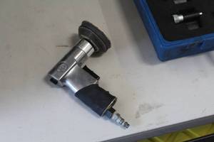 lot 326 image: Chicago Pneumatic Tool Co CP7200S 3 Air Sander
