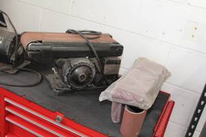 lot 334 image: KFF BDS-46N 4 Belt & 6 Disc 13 hp DiscBelt Sander with Extra Sanding Belts