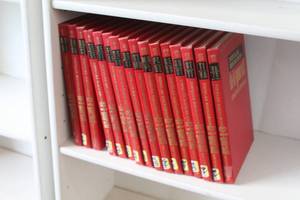 lot 377 image: 1968 Popular Mechanics Do-It-Yourself Encyclopedia Set 16-piece