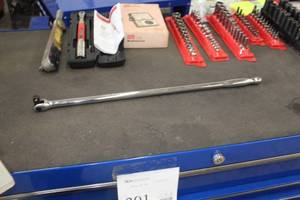 lot 371 image: 12 Breaker Bar