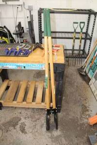 lot 386 image: Ames Post Hole Digger