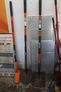 lot 385 image: Lot of (3) Ridgid Hand Tools - Flat Shovel, Spade, Skinny Spade