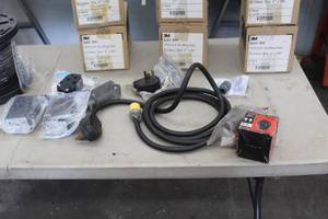 lot 393 image: Heavy Duty Power Cord w Connector Plugs