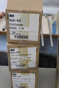 lot 394 image: Lot of (3 Cases) 3M Scotch Brite 7472 ULF Scuffing Discs