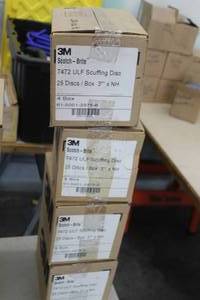 lot 396 image: Lot of (4 Cases) 3M Scotch Brite 7472 ULF Scuffing Discs