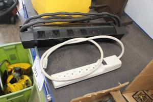 lot 402 image: Lot of (2) Power Strips