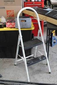 lot 411 image: Metal 2-Step Step Stool